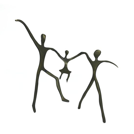Escultura Família Passeio Casal com Menina em Bronze